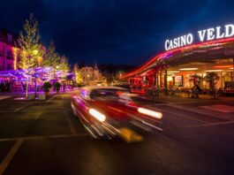 Casino Velden am Wörthersee bei Sonnenuntergang als Austragungsort der Poker EM