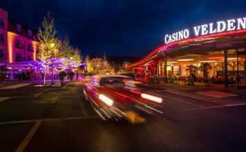 win2day verlost Reisen zur Poker EM in Velden – acht exklusive Packages zu gewinnen Casino Velden am Wörthersee bei Sonnenuntergang als Austragungsort der Poker EM