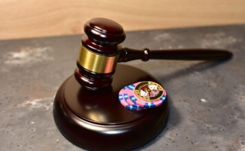 EuGH-Fall Sigma in Österreich: Glücksspiel-Klagen vor dem Aus – Verluste könnten nicht einklagbar sein Hammer und Chips