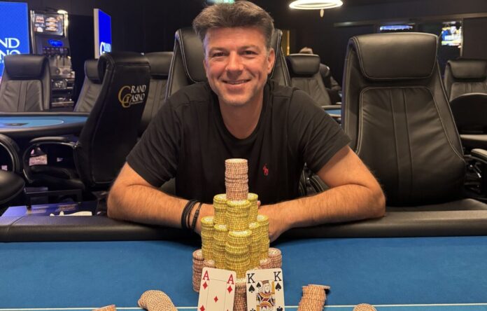 Vik nach seinem Sieg beim Bigstack Tuesday im GCLI.