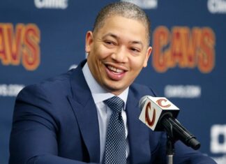 Tyronn Lue bei einer Pressekonferenz