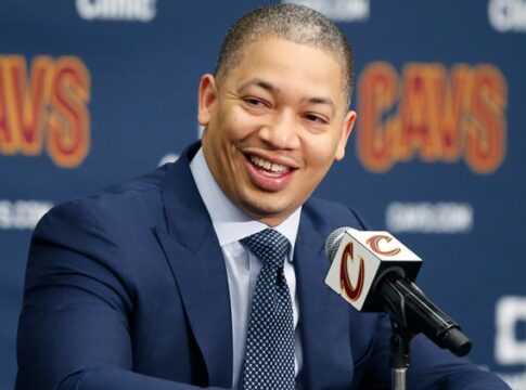 Tyronn Lue bei einer Pressekonferenz