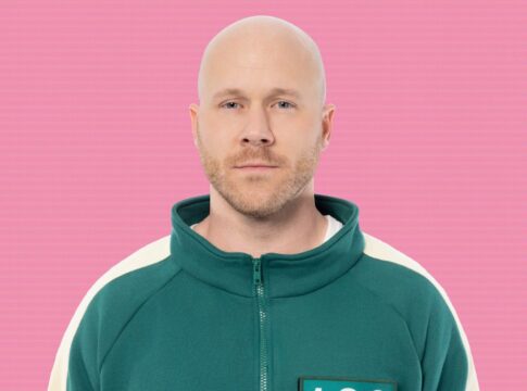 Steven Jones in seiner Squid Game-Uniform