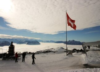 Schweizer Flagge im Schnee