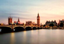 Drastische Steuererhöhung bedroht britische Poker-Szene Blick auf London