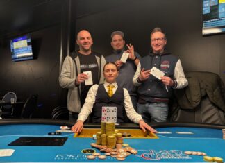 Drei Pokerspieler mit Dealerin im GCLi.