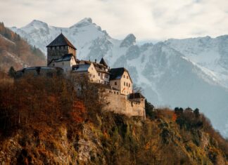Sperrlistenabkommen besiegelt das Ende des Liechtensteiner Casino-Booms Schloss in Liechtenstein