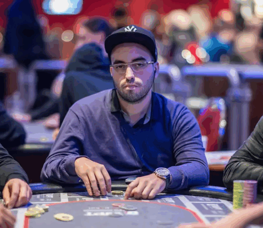 Bryn Kenney przeszedł do historii. Jego wygrane przekroczyły 80 milionów dolarów Bryn Kenney podczas rozgrywki pokerowej