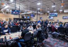 Doug Polk zaskakuje graczy w Teksasie. Każdy przy stole dostał 100 dolarów Turniej rozgrywane w The Lodge Card Club