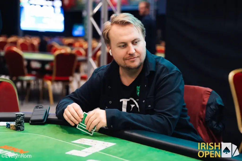 Nawet mając 13 kart, Jon Kyte jest trudny do pokonania w Open Face Chinese!
