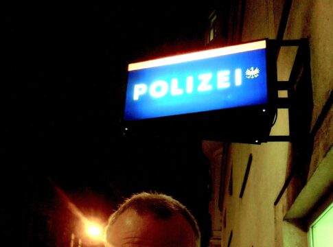 Leitfaden für den unerschrockenen Spieler- Angstfrei in die Razzia – Hundert Mann und ein Befehl