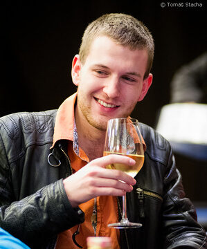 EPT Wien Main Event: Geshkenbein und Nitsche in den TopTen