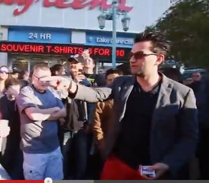 Video: Antonio Esfandiaris „Strip-Magic“ Zaubershow