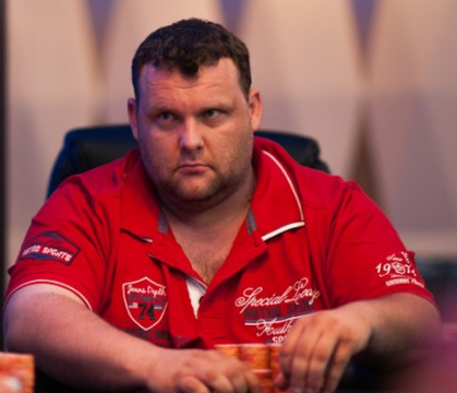 King’s Casino – „Hans Olymp“ mischt am Tag 1b der Poker Belgique Masters vorn mit!