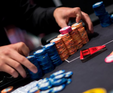 Mega Chiplead für Jan Langthaler nach Tag 1a des „Just Poker“ Main-Event