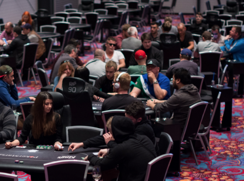 Tschechische dreifach Führung an Tag 1b des „Just Poker“ Main-Event