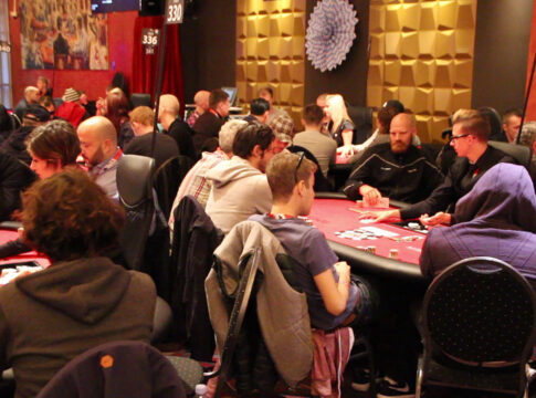 WSOP Europe Event #4 – Tag 2 des €1,650 Monster Stack Turniers endet mit 21 left