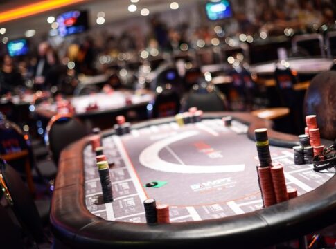 WPT UK Main Event – Chi Zhang absoluter Chipleader