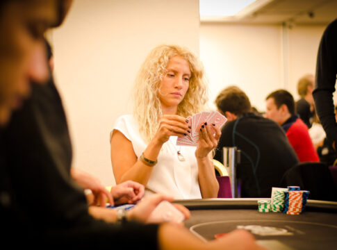 Noch 12 Spieler kämpfen im Finale um den TonyBet OFC World Champion Titel im King’s!