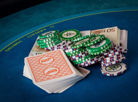 Am Donnerstag sind €8.000 beim „King’s Low Budget Open THNL“ Event garantiert! – 4-way Deal beim King’s 6-max am Mittwoch!