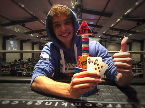 Felix Schmid dealt sich zum Sieg beim King’s Sunday Deepstack!