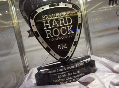 Overlay beim $5 Mio GTD Seminole Hard Rock Open Main Event! – Kempe und Schwippert in Tag 2!