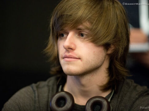 MCOP Main Event – Charlie Carrel führt nach Tag 2 überlegen