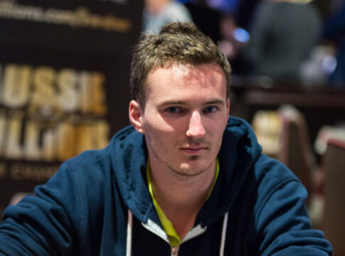 Steffen Sontheimer schnappt sich den Chiplead bei den WSOPC High Rollern!