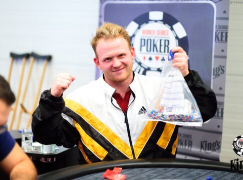 Philipp Föhr übernimmt die Führung an Tag 1a des King’s WSOPC Monster Stack!