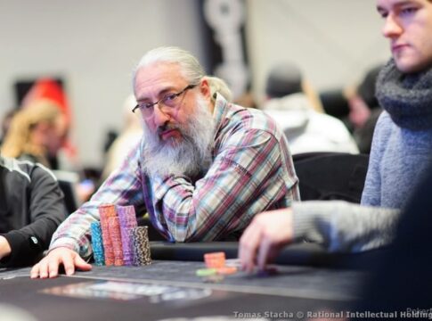 WPT WC – Tag 21 – Kamaras Runner-Up im $1,6k Mystery Bounty / Paniak teilt Senioren-Sieg mit Arieh!