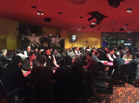 Volle Tische zum Start der Triple A Series X-Mas Edition!