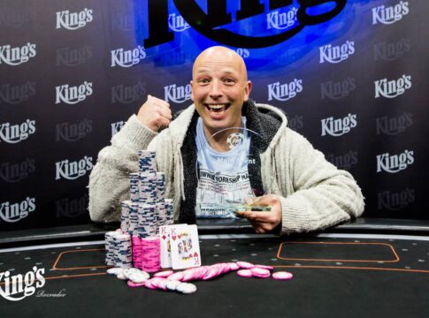 Sieg für Ducardo Ueberfeldt nach 3-Way Deal beim Forbes Pokerman Open Main Event im King’s!