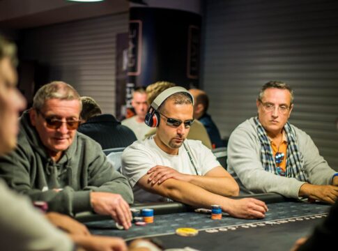 VERITAS mit starkem Start in das 888 D.A.P.T. Challenge Main Event
