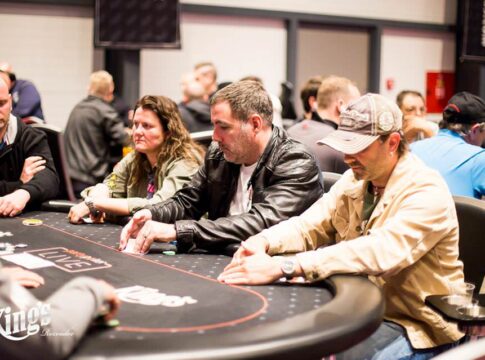 Demestre Schandor sammelt die meisten Chips am Tag 1b der King’s Classics!