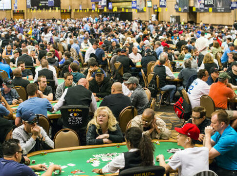 WSOP # 60 – Über 8.000 Spieler beim $888 Crazy Eights Event – Thomas Scholze bester Deutscher!