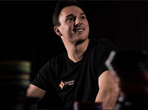 Sam Trickett lädt zu einer neuen PLO 100/200 Partie auf partypoker – Mit Leon, JPJ, Pantling, Kirk und Yong – Start 19 Uhr!