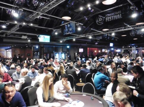 Ausverkauftes Haus beim Tag 1a des Hamburg Poker Cups