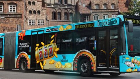 Der DrückGlück Bus rollt ab sofort durch Lübeck