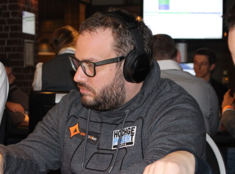 Volles Haus im Casino Schenefeld beim Main Event Auftakt der Hochgepokert Masters