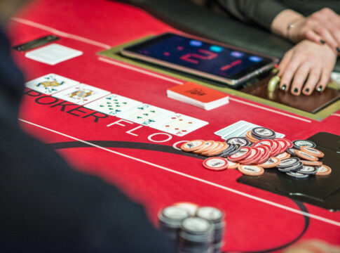 Die Karten fliegen bei den WPT Satellites in der Spielbank Berlin!