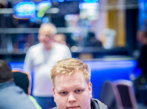 partypoker Millions – Lars Kamphues geht als Chipleader ins Warm-Up Finale