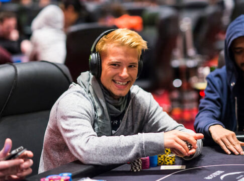 Felix Schulz geht als Chipleader in Tag 3 beim APPT Macau Main Event!