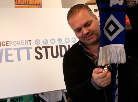 HSV-Abstieg?! – Moderator J.P. Jachtmann dreht im „Hochgepokert Wettstudio“ durch!!