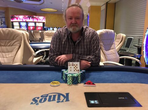 Matthias Janßen siegt vor chiKKita banAAna beim King´s Big Stack Turbo am Montag