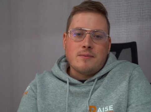 Jaime Staples jagt sich auf partypoker erneut an den Final Table