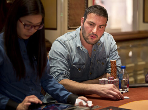 WPT Five Diamond – Bubble geplatzt, Mo Arani führt die 45 übrigen Spieler in Tag 4