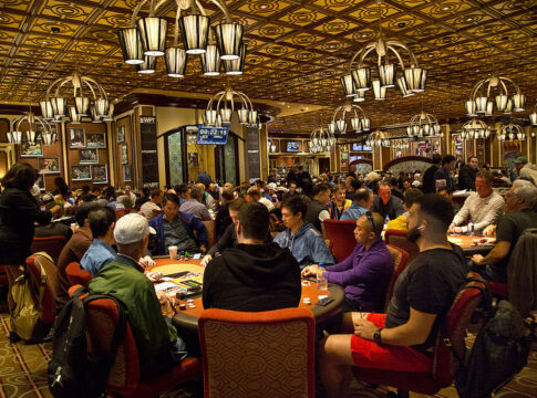 WPT Five Diamond – Rekordverdächtiger Start mit 697 Entries an Tag 1