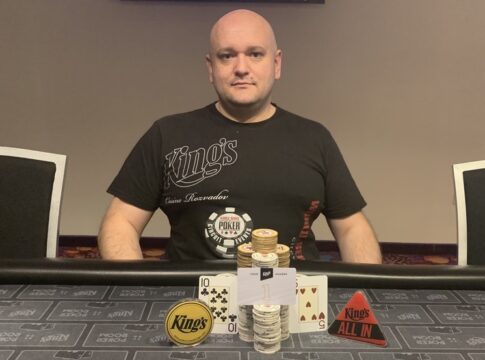 „eMKey“ gewinnt den King’s Saturday Night Side Event – Sonntag Last Chance auf EASY MONEY beim €100.000 GTD Turbodance!