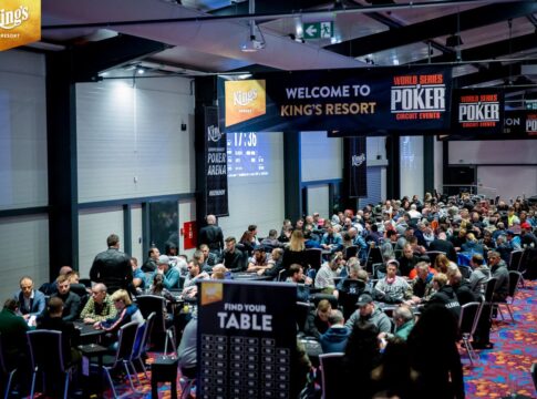 Manuel Papula stürmt beim WSOPC Mini Main Event im King’s an die Spitze!