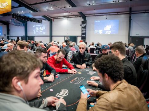 King’s Resort – Volle Tische beim The Big Wrap PLO Main Event an Tag 1a